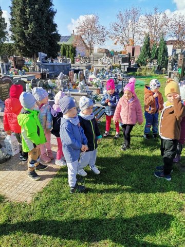 6.Odwiedzamy cmentarz