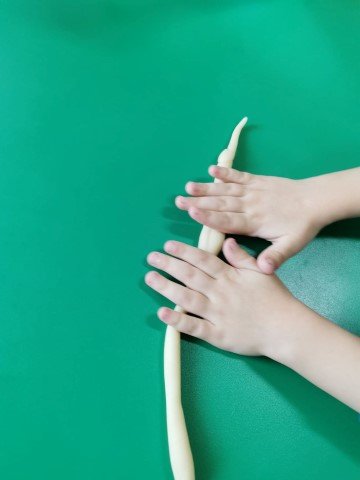 „Skrzaty i Słoneczka  lubią zabawy sensoryczne”